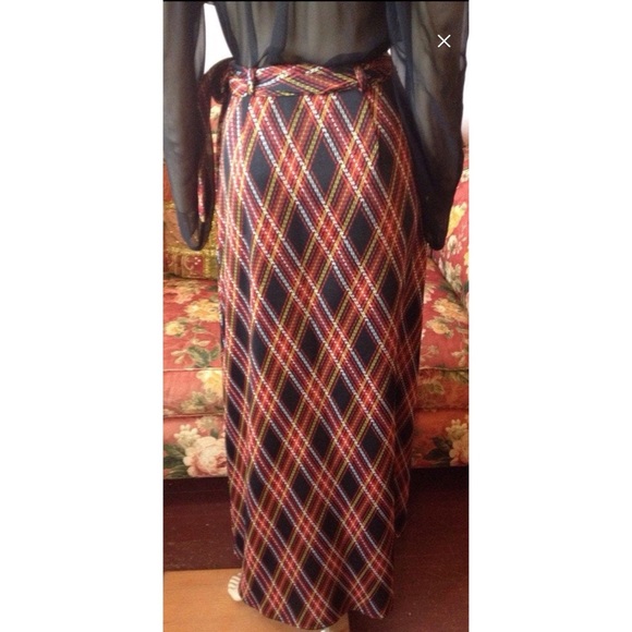 Vintage 1970s plaid tartan maxi skirt in black, red mustard & white. - Picture 4 of 5
